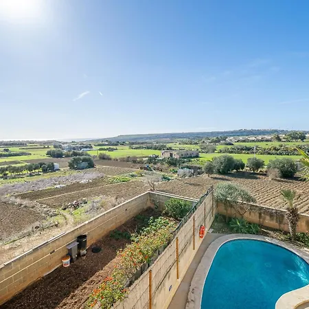 3 Bedroom Farmhouse With Private Pool And Views