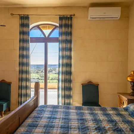 Сasa de vacaciones 3 Bedroom Farmhouse With Private Pool And Views