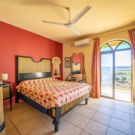 3 Bedroom Farmhouse With Private Pool And Views Сasa de vacaciones