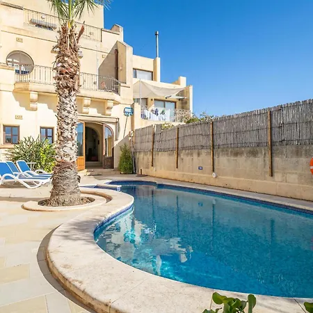 3 Bedroom Farmhouse With Private Pool And Views *