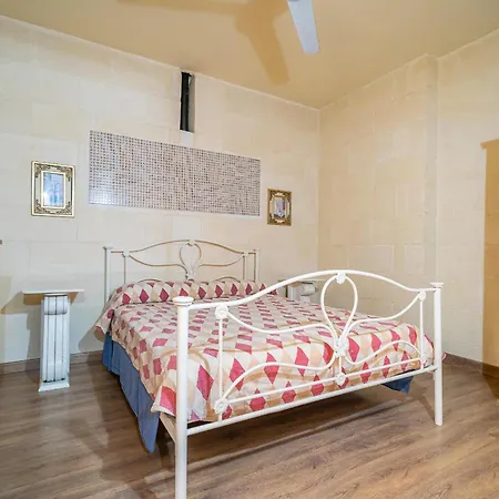 3 Bedroom Farmhouse With Private Pool And Views *
