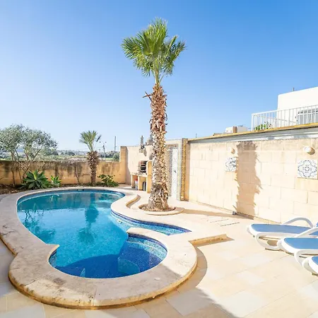 3 Bedroom Farmhouse With Private Pool And Views Xewkija