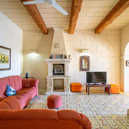 3 Bedroom Farmhouse With Private Pool And Views * Xewkija