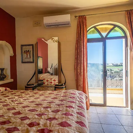 3 Bedroom Farmhouse With Private Pool And Views Casa vacanze *